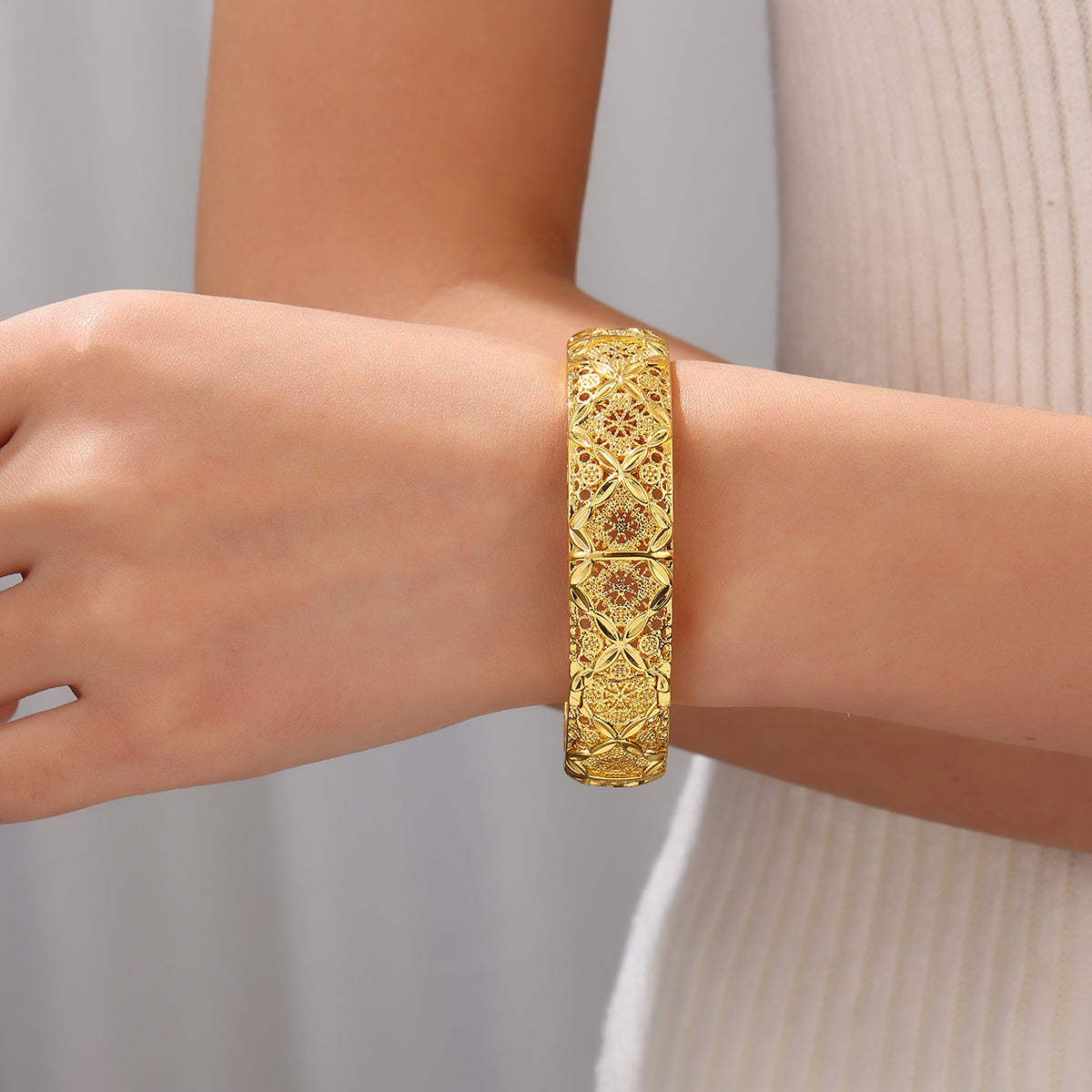 Vintage Luxury Four-Leaf Bracelet