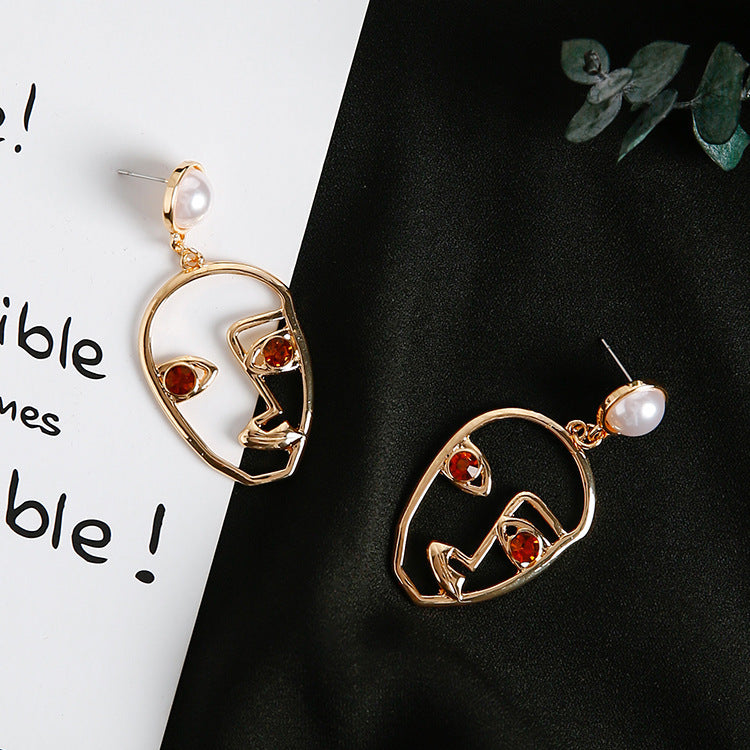 Artistic Hollow Face Pearl Earrings
