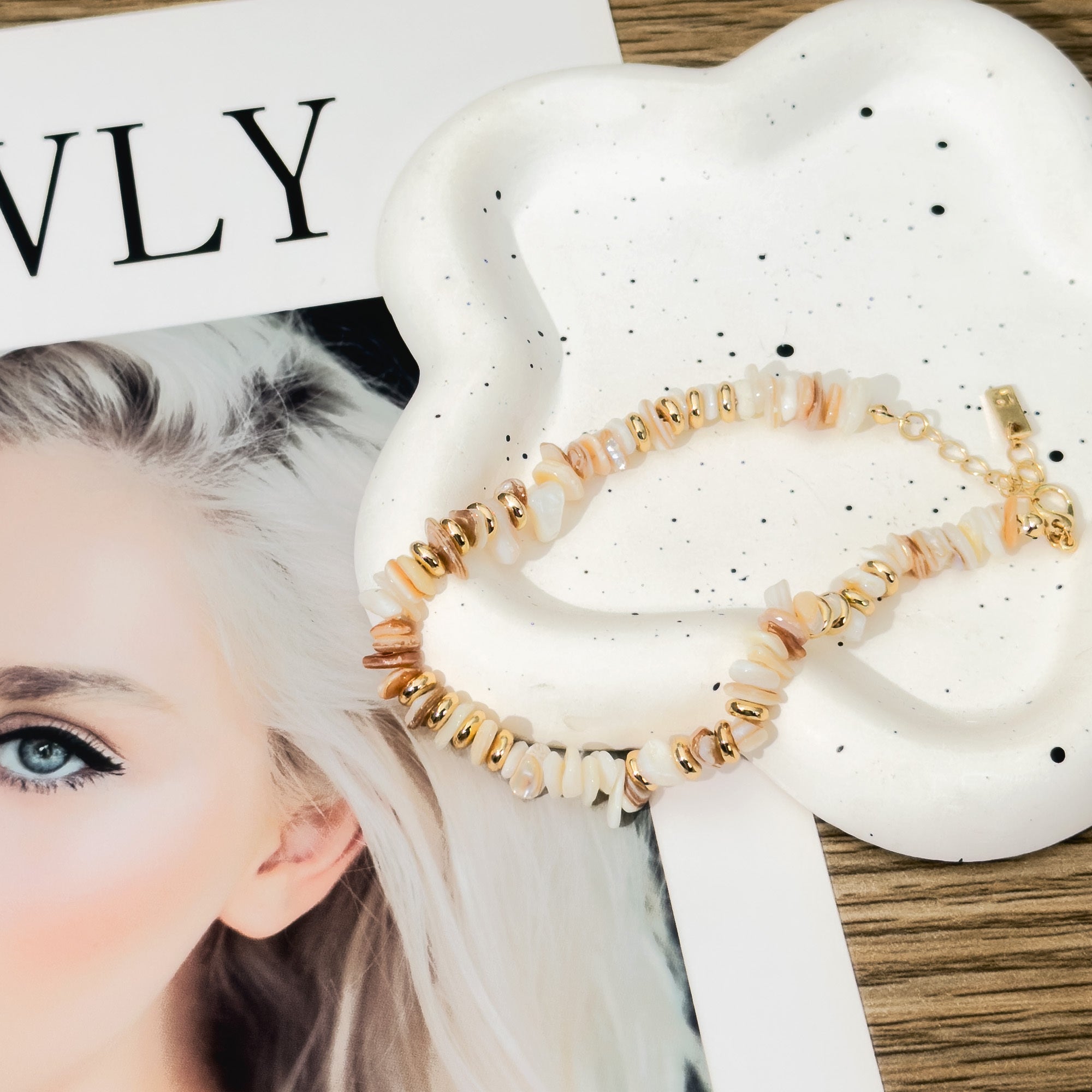 Natural Shell Bead Bracelet