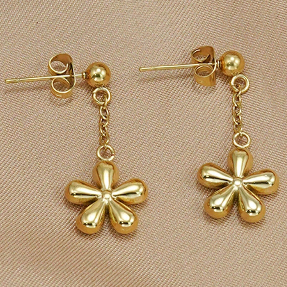 Dainty Flower Pendant Necklace And Earrings Set