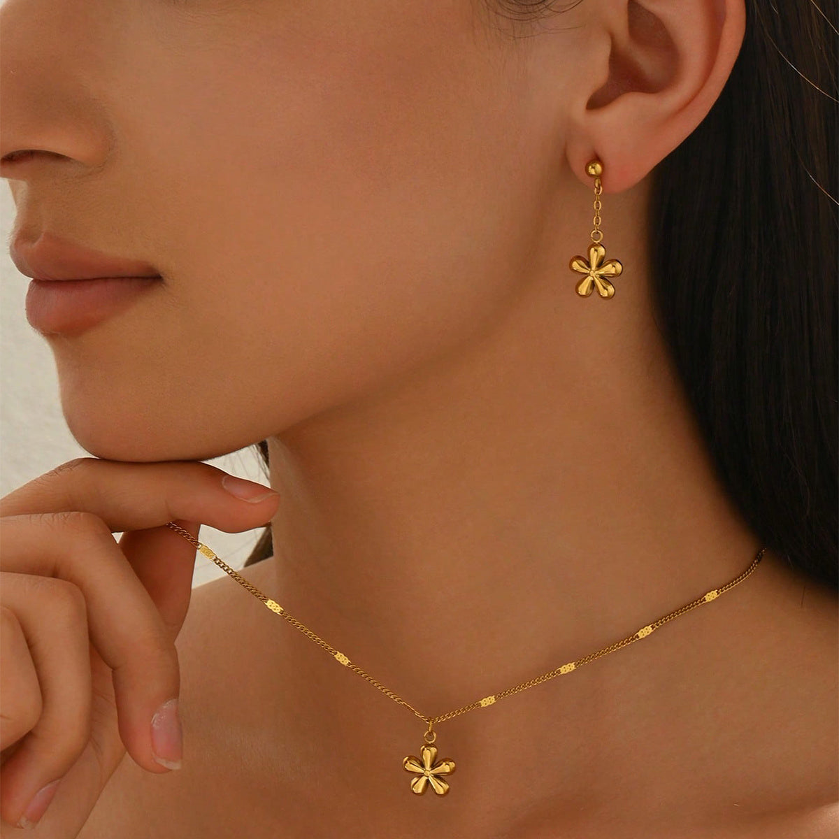 Dainty Flower Pendant Necklace And Earrings Set