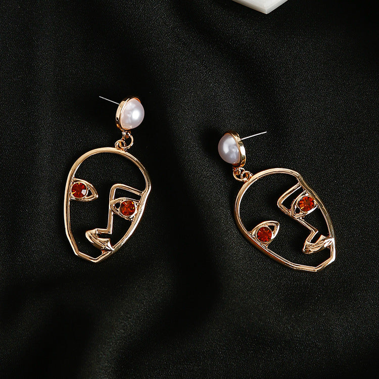 Artistic Hollow Face Pearl Earrings