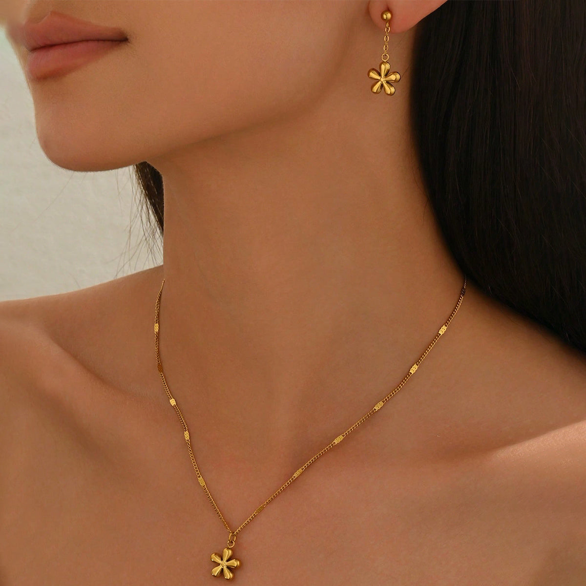 Dainty Flower Pendant Necklace And Earrings Set