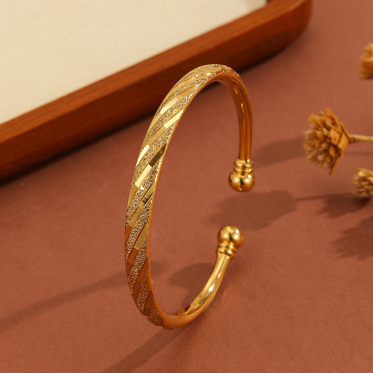 Vintage 18k Delicate Pattern Bracelet