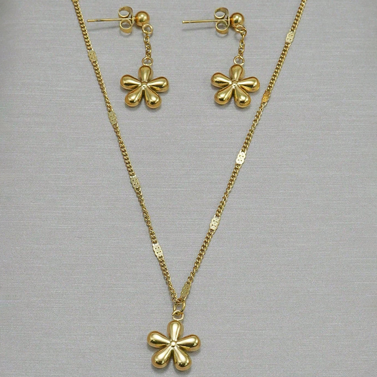 Dainty Flower Pendant Necklace And Earrings Set