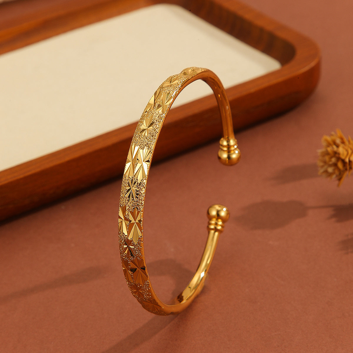 Vintage 18k Delicate Pattern Bracelet